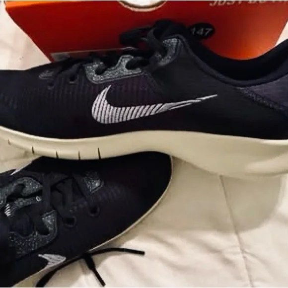 Nike Flex Purple and Black Men’s Size 12, NEW in box - Picture 3 of 11
